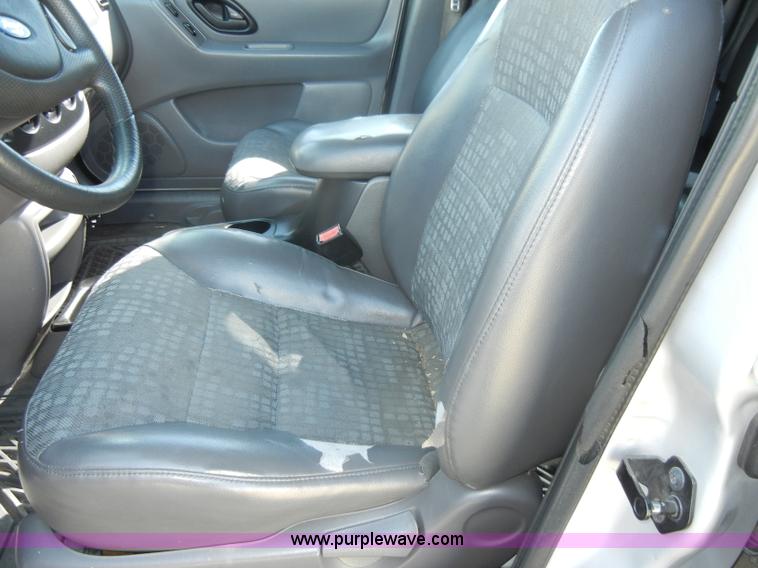 image for item C4073 2002 Ford Escape XLS SUV