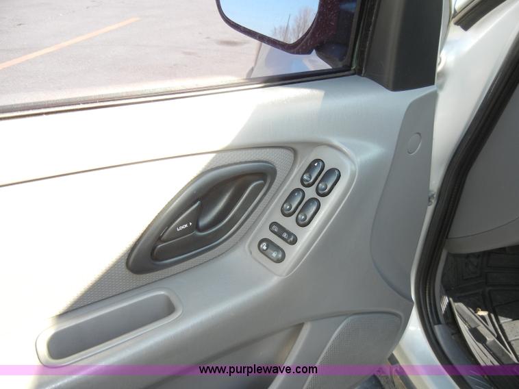 image for item C4073 2002 Ford Escape XLS SUV