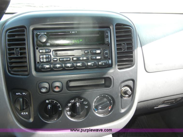 image for item C4073 2002 Ford Escape XLS SUV