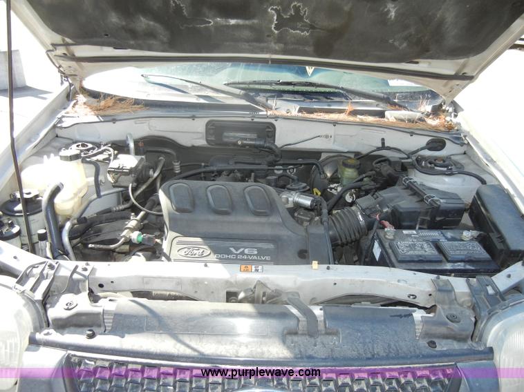 image for item C4073 2002 Ford Escape XLS SUV