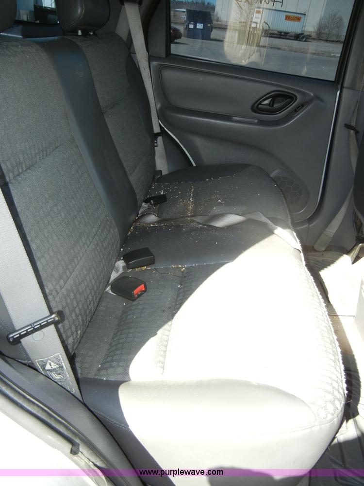 image for item C4073 2002 Ford Escape XLS SUV