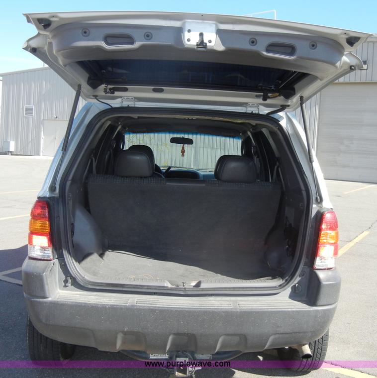 image for item C4073 2002 Ford Escape XLS SUV