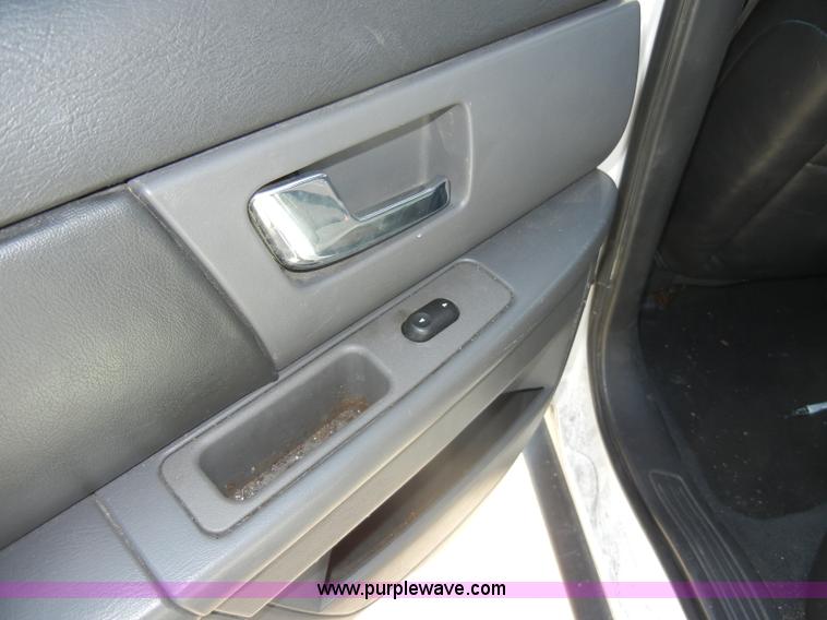 image for item C4074 2000 Ford Taurus SEL