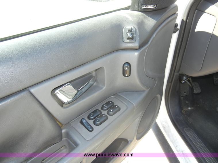 image for item C4074 2000 Ford Taurus SEL