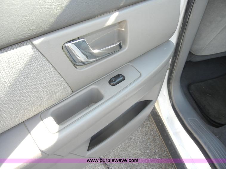 image for item C4075 2001 Ford Taurus SES