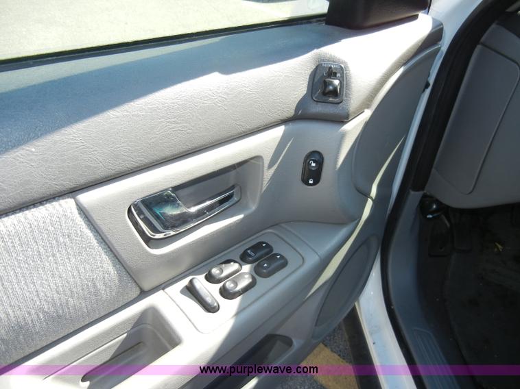 image for item C4075 2001 Ford Taurus SES