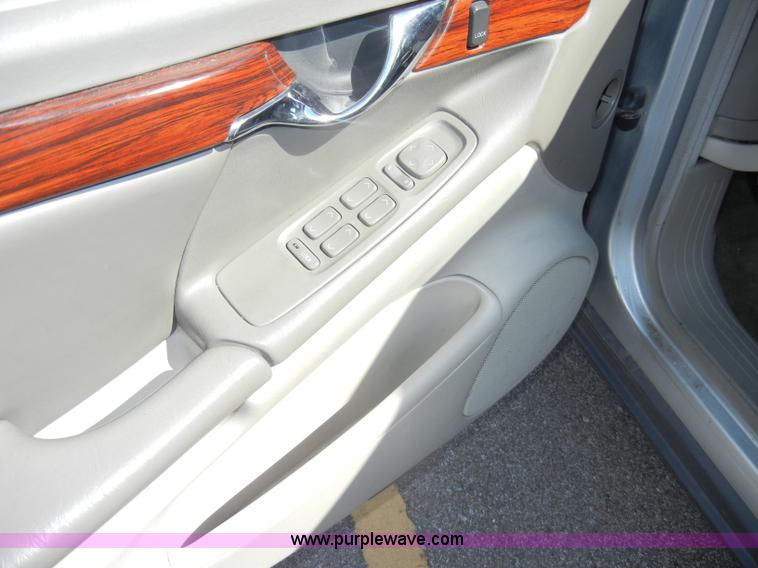 image for item C4077 2001 Cadillac DeVille