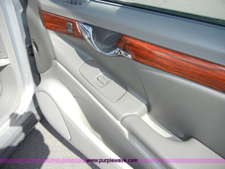 image for item C4077 2001 Cadillac DeVille