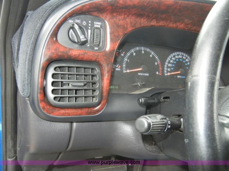 image for item C4110 2000 Dodge Ram 1500 pickup truck