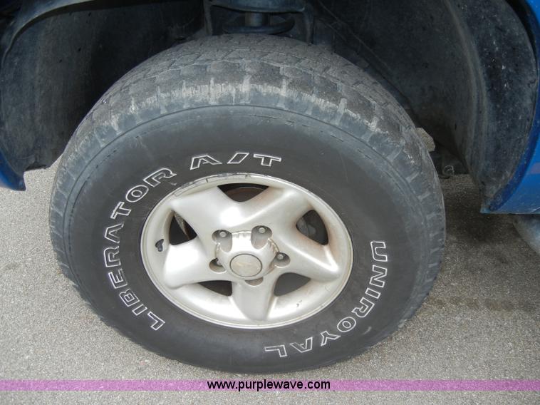 image for item C4110 2000 Dodge Ram 1500 pickup truck