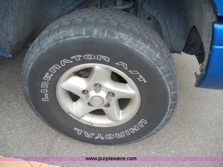 image for item C4110 2000 Dodge Ram 1500 pickup truck