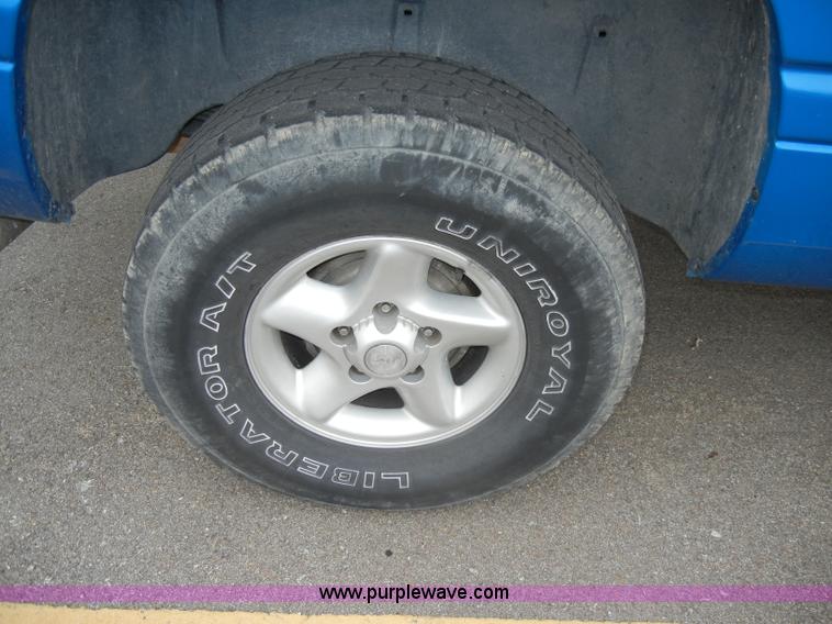 image for item C4110 2000 Dodge Ram 1500 pickup truck