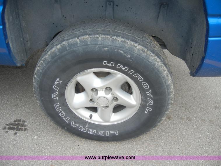 image for item C4110 2000 Dodge Ram 1500 pickup truck