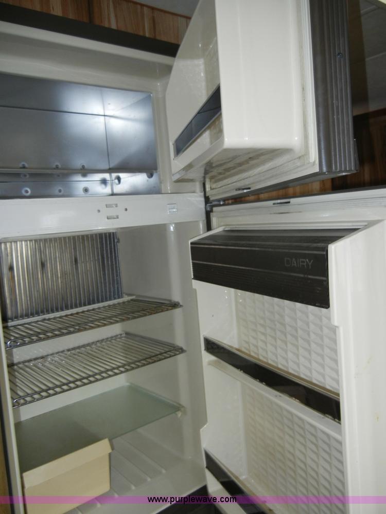 image for item C4112 1983 Fleetwood Terry Taurus 23' camper