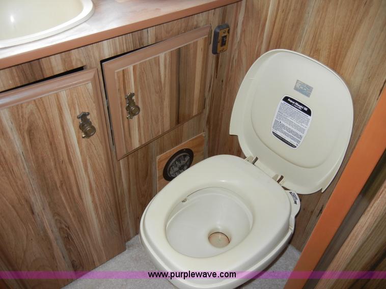 image for item C4112 1983 Fleetwood Terry Taurus 23' camper