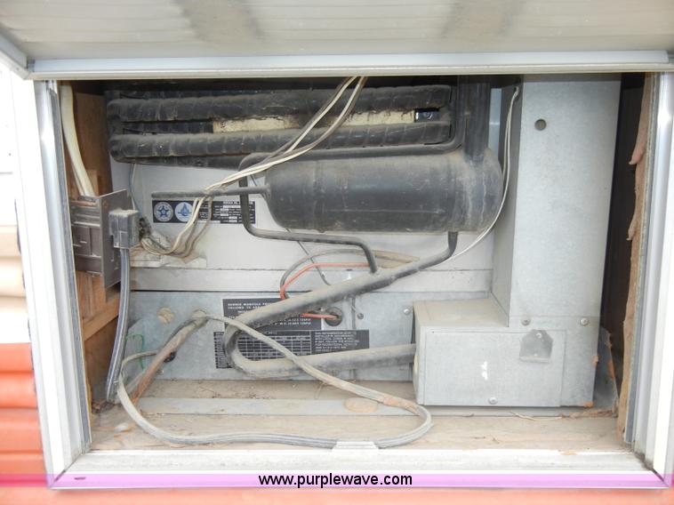 image for item C4112 1983 Fleetwood Terry Taurus 23' camper