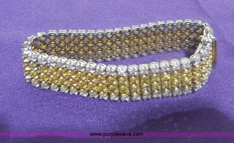 image for item S9283 8.25" 14 kt gold bracelet