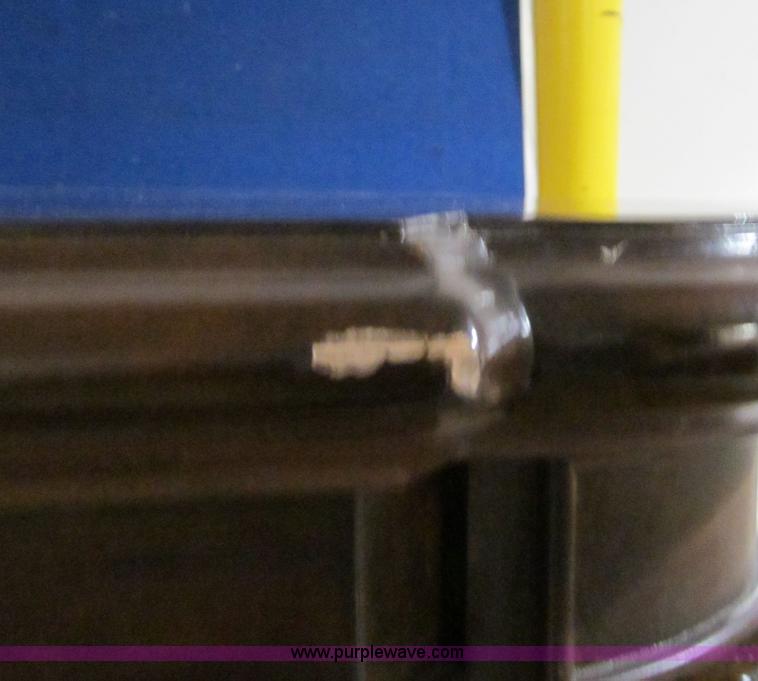 image for item S9297 Dining room table with two leaves