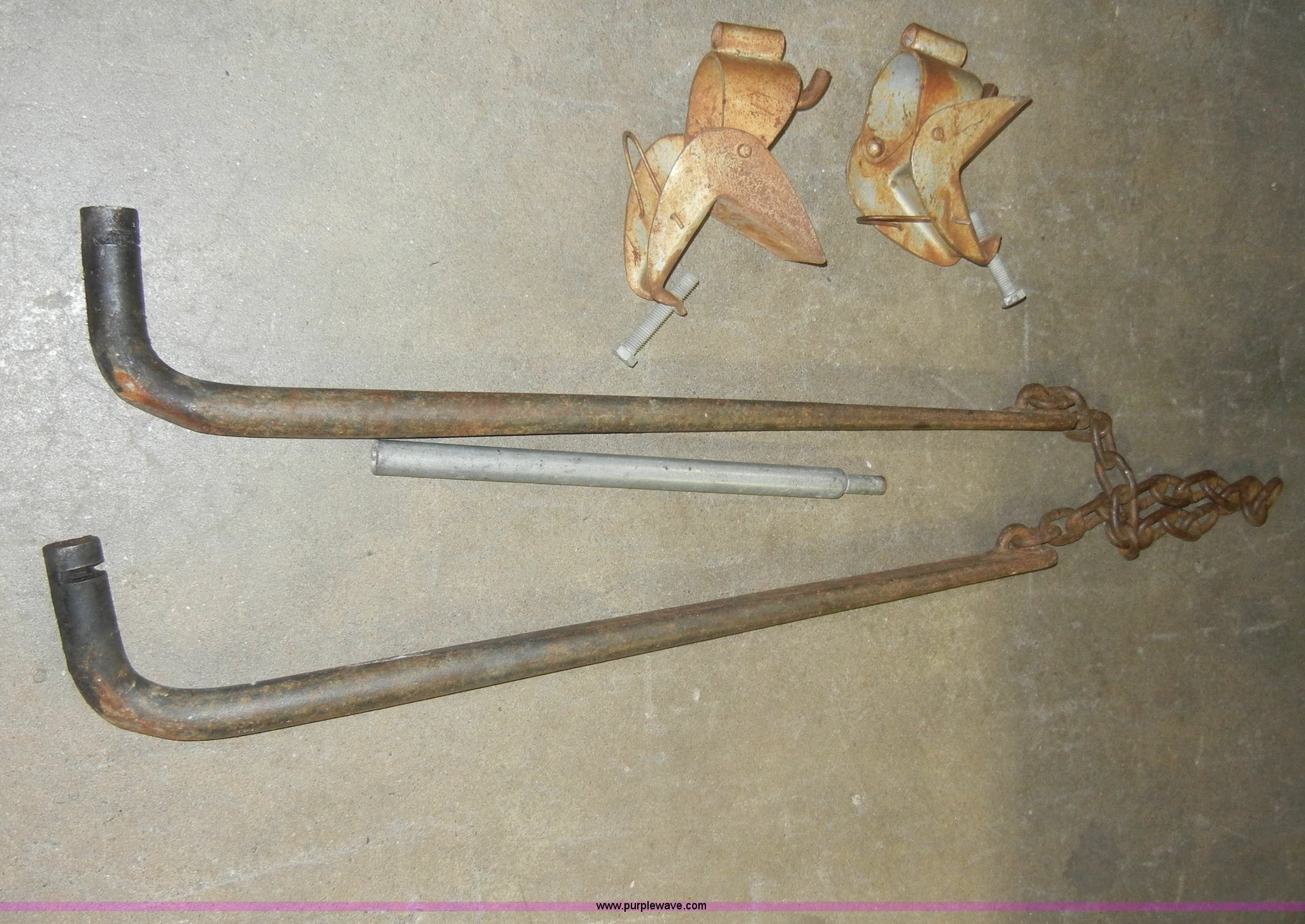 Equalizer hitch unit in Manhattan, KS Item S9371 sold Purple Wave