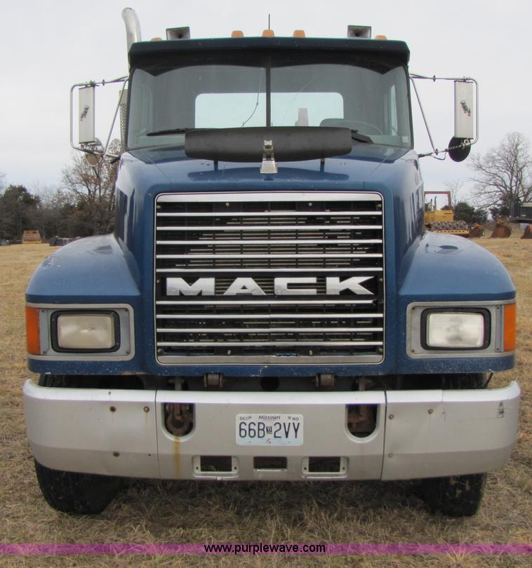 image for item B2177 1990 Mack CH613 semi truck