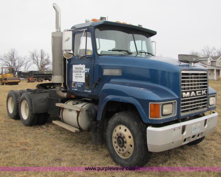 image for item B2177 1990 Mack CH613 semi truck