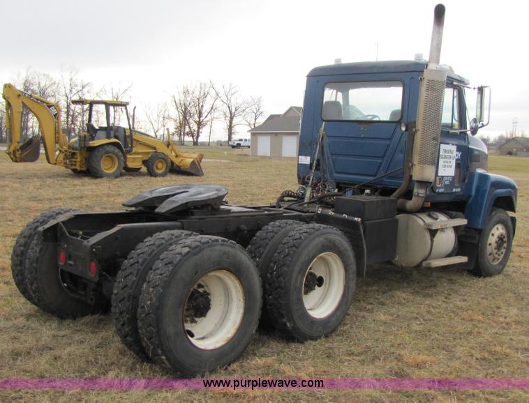 image for item B2177 1990 Mack CH613 semi truck