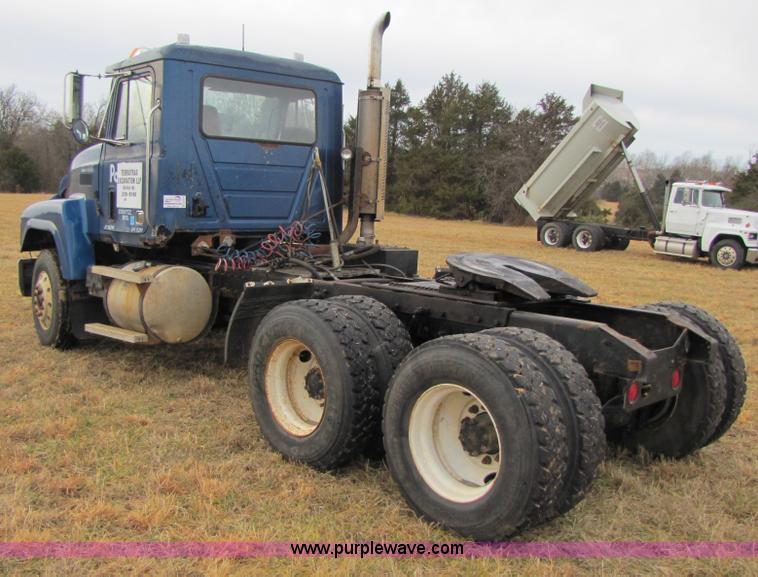 image for item B2177 1990 Mack CH613 semi truck