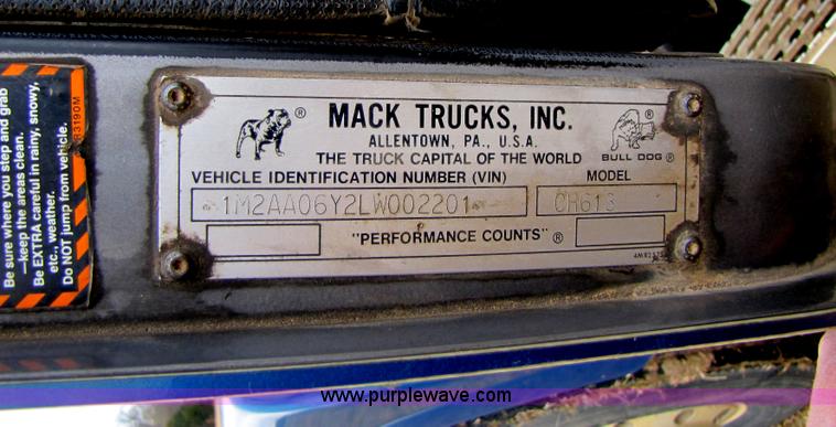 image for item B2177 1990 Mack CH613 semi truck