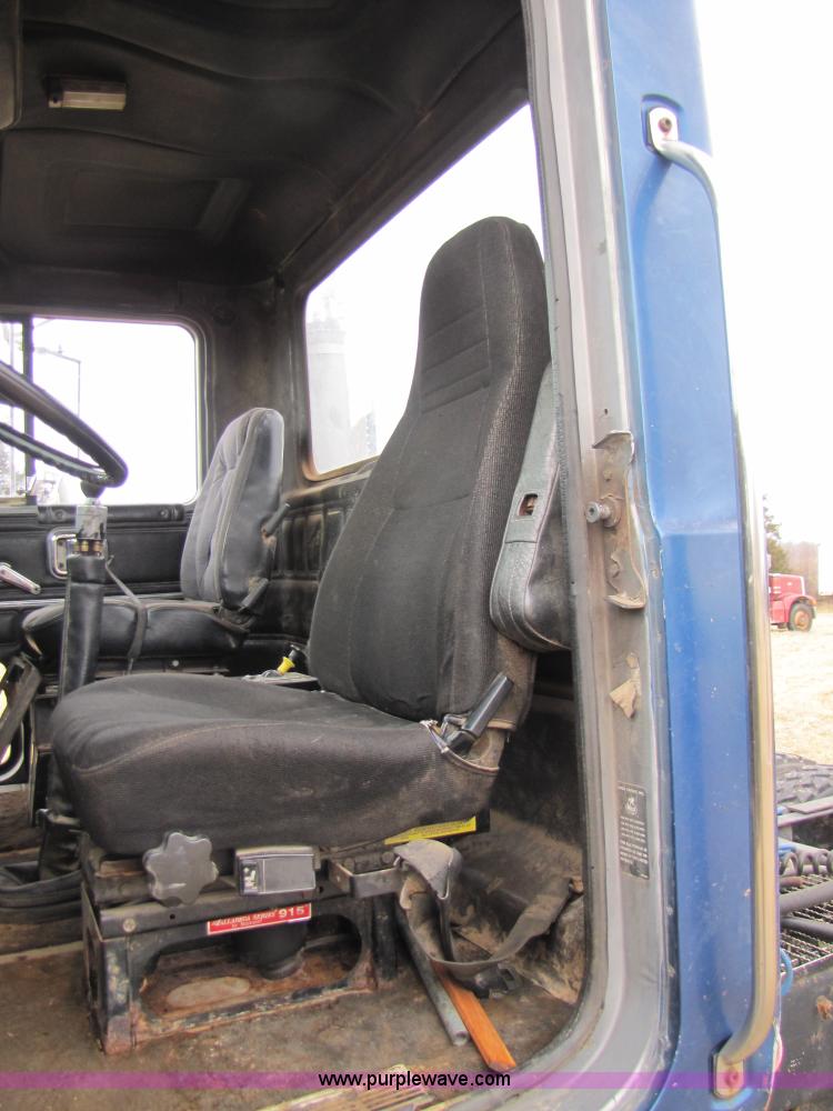 image for item B2177 1990 Mack CH613 semi truck