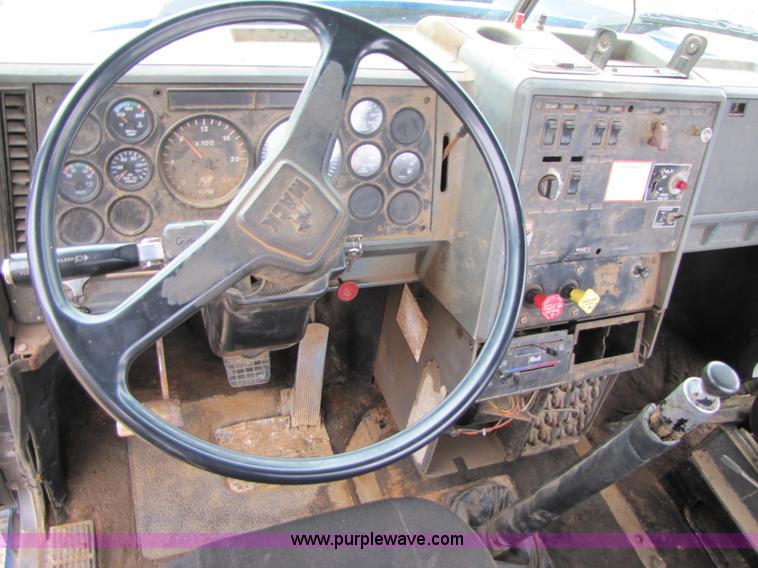 image for item B2177 1990 Mack CH613 semi truck