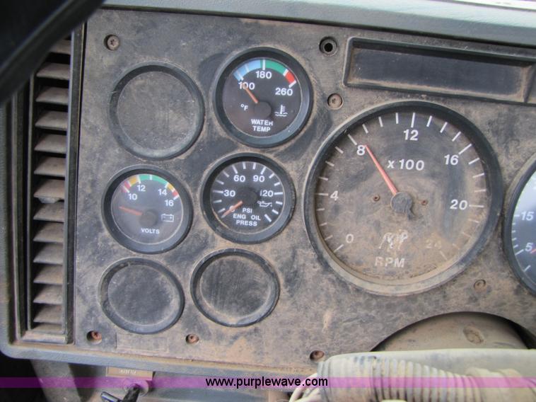 image for item B2177 1990 Mack CH613 semi truck