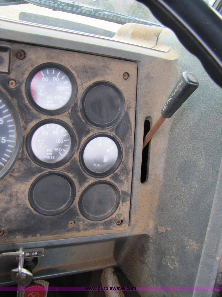 image for item B2177 1990 Mack CH613 semi truck