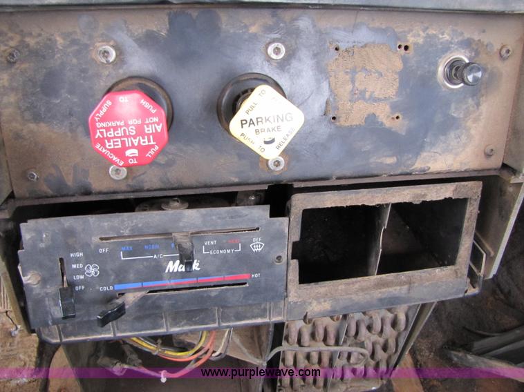 image for item B2177 1990 Mack CH613 semi truck