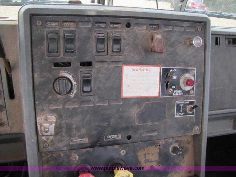 image for item B2177 1990 Mack CH613 semi truck