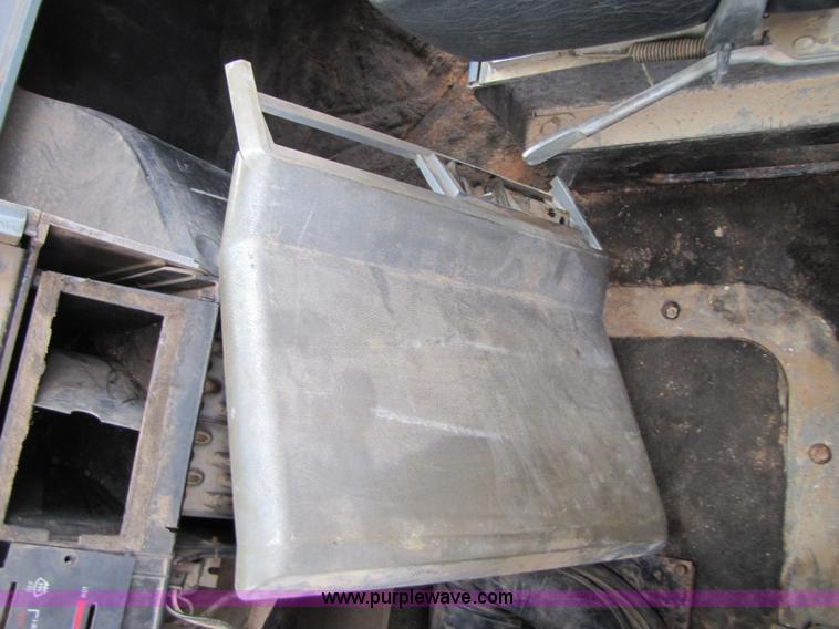 image for item B2177 1990 Mack CH613 semi truck