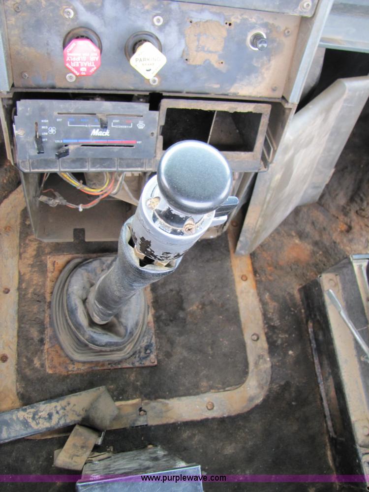 image for item B2177 1990 Mack CH613 semi truck