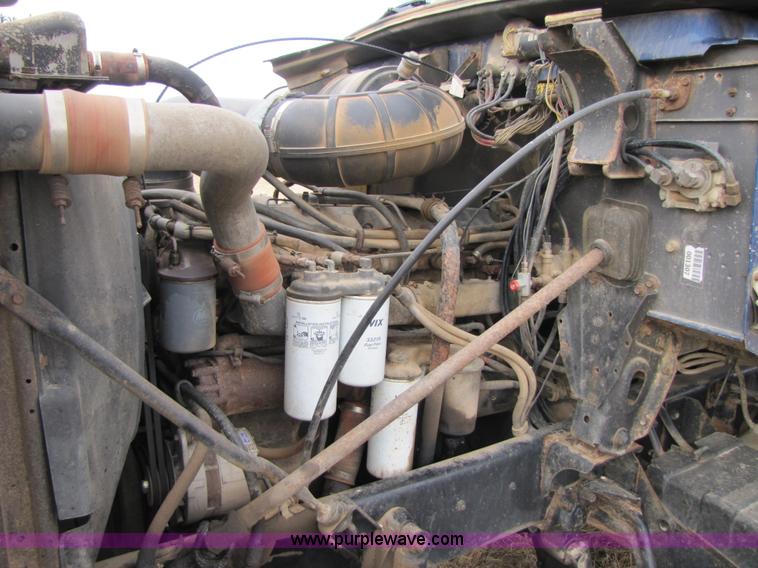 image for item B2177 1990 Mack CH613 semi truck