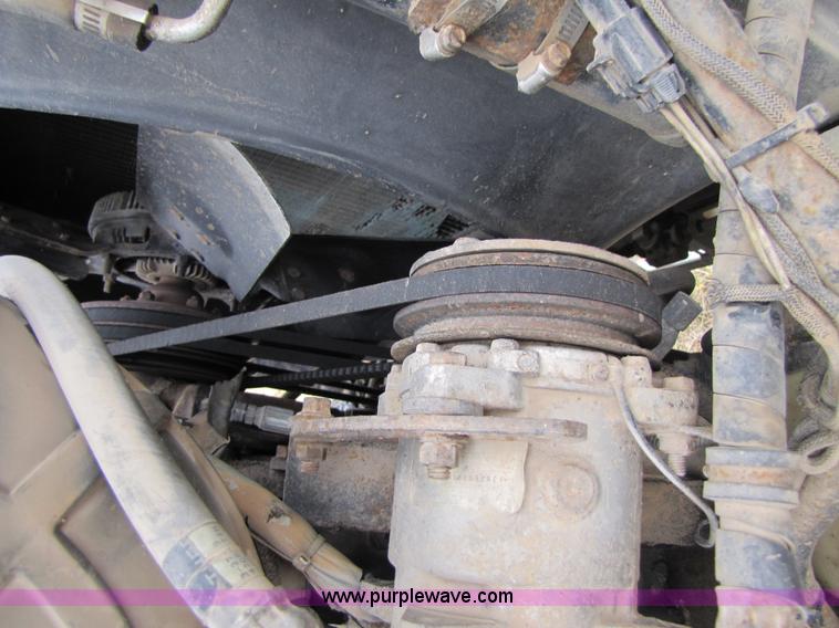 image for item B2177 1990 Mack CH613 semi truck