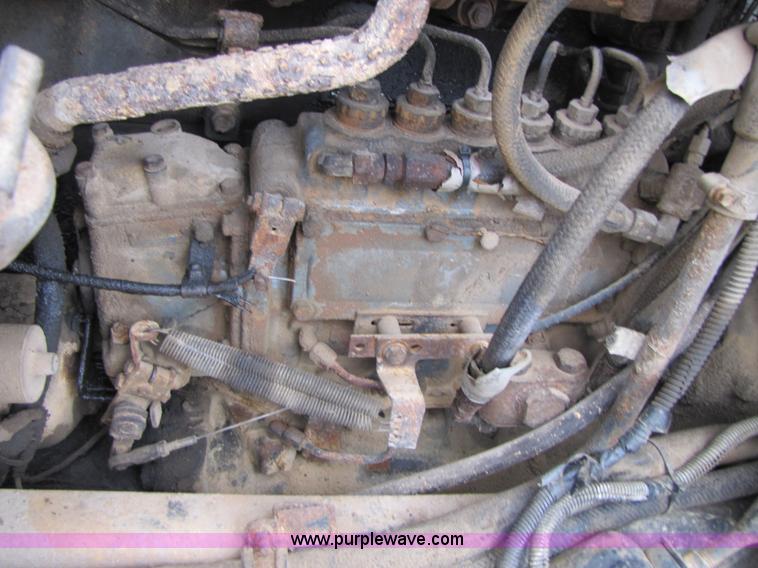 image for item B2177 1990 Mack CH613 semi truck