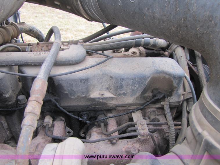 image for item B2177 1990 Mack CH613 semi truck