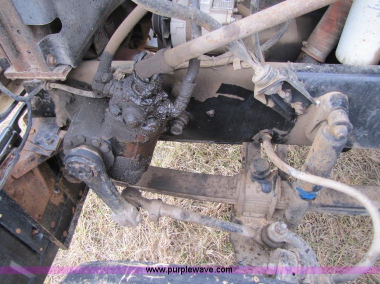 image for item B2177 1990 Mack CH613 semi truck