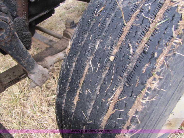 image for item B2177 1990 Mack CH613 semi truck