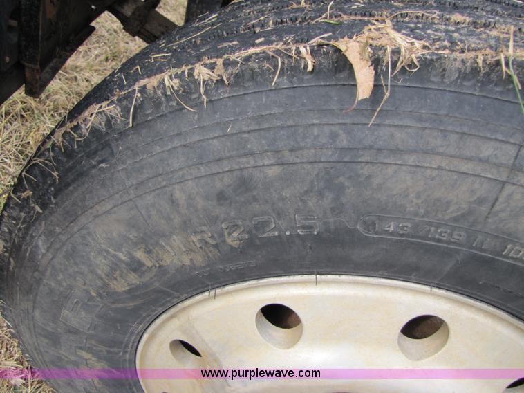 image for item B2177 1990 Mack CH613 semi truck