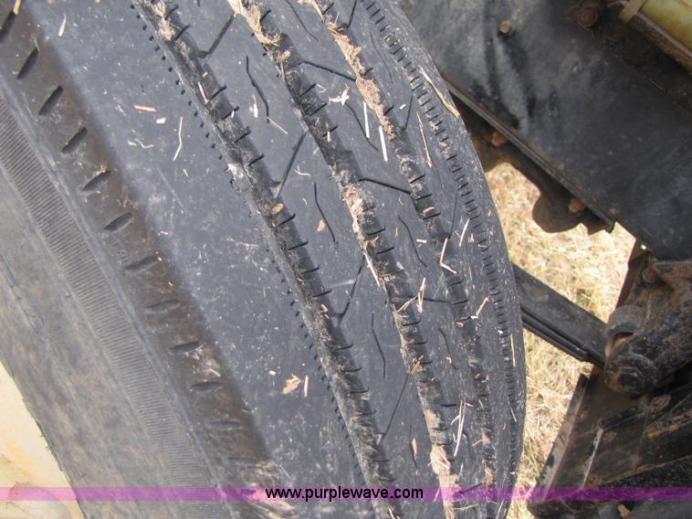 image for item B2177 1990 Mack CH613 semi truck