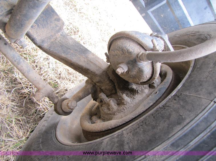 image for item B2177 1990 Mack CH613 semi truck