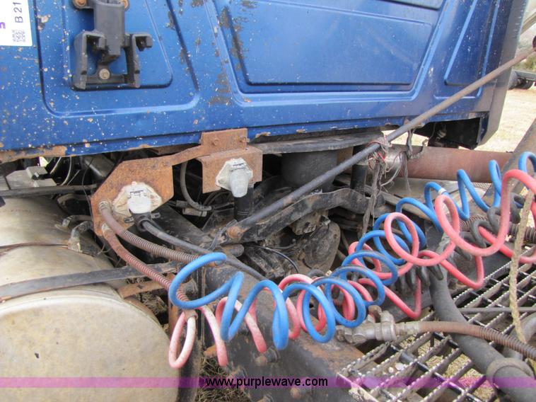 image for item B2177 1990 Mack CH613 semi truck