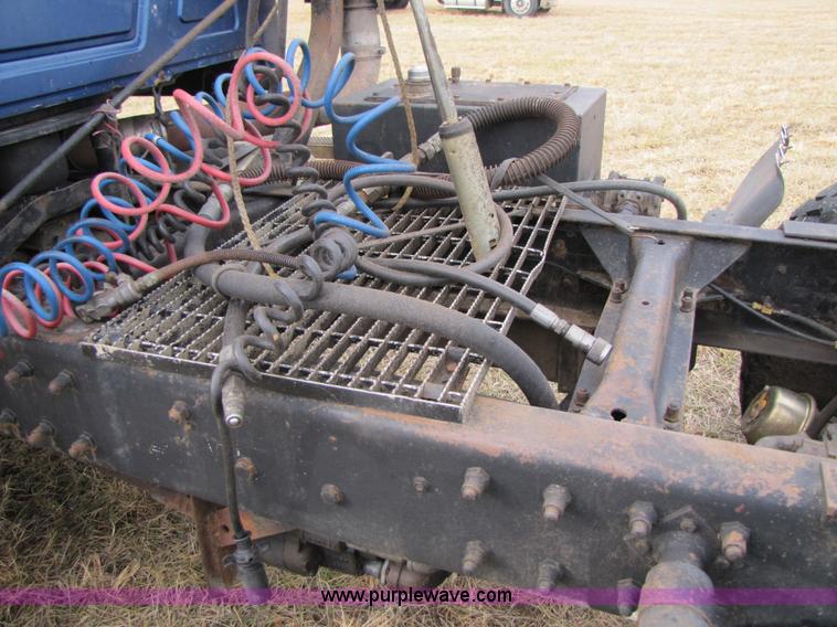 image for item B2177 1990 Mack CH613 semi truck