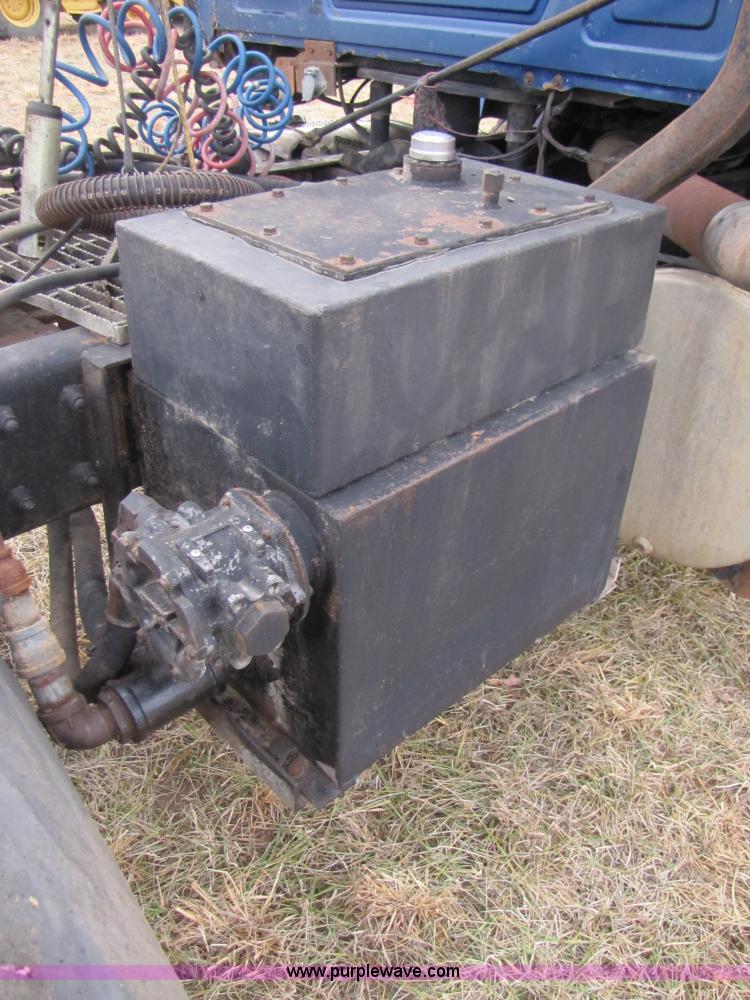 image for item B2177 1990 Mack CH613 semi truck