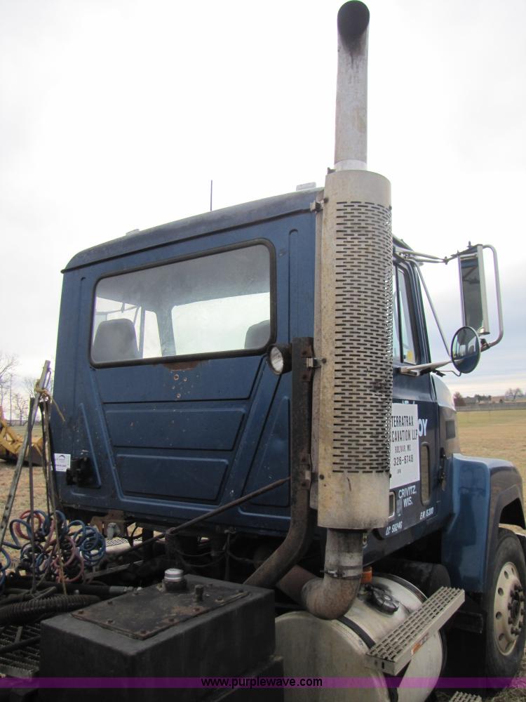 image for item B2177 1990 Mack CH613 semi truck