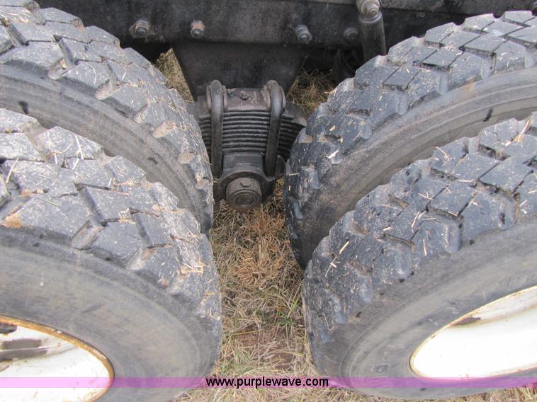 image for item B2177 1990 Mack CH613 semi truck